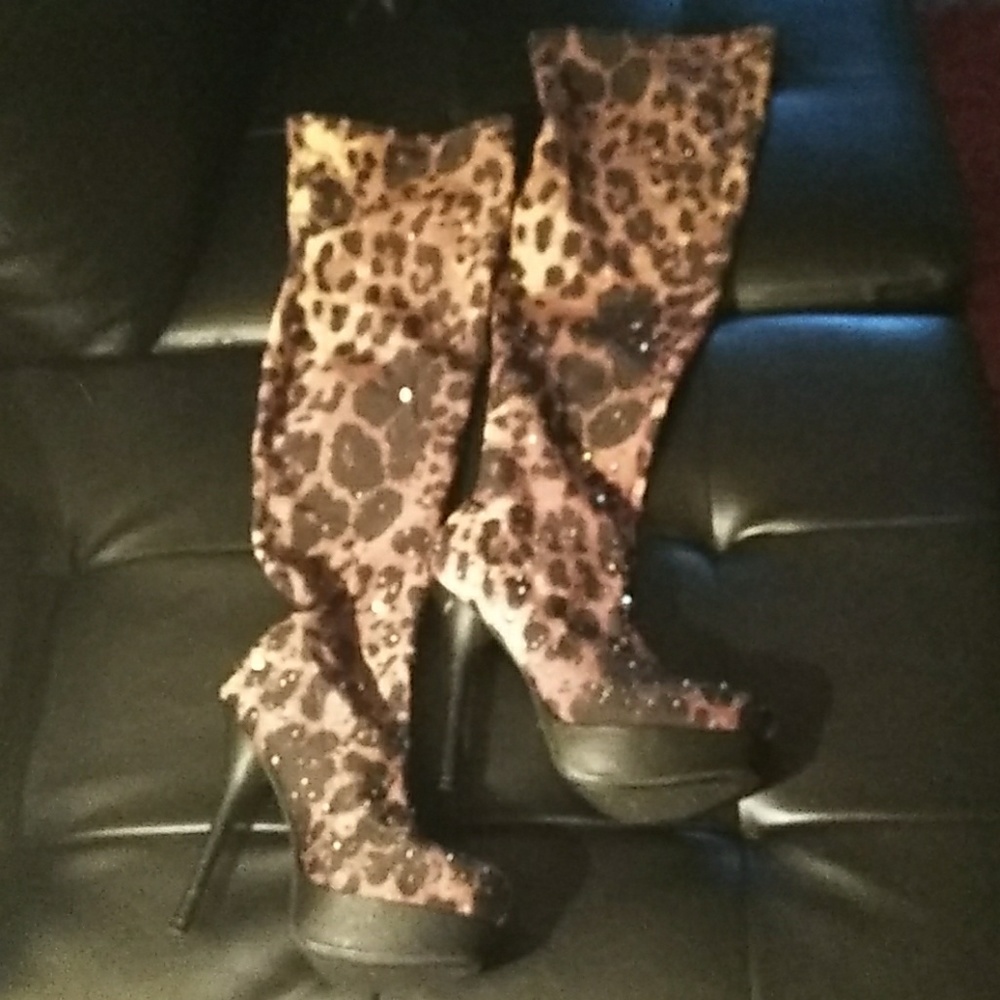 Boots - Picture 6 of 7